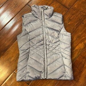 Like new!  The North Face 550 down Silver Quilted Vest. XS.